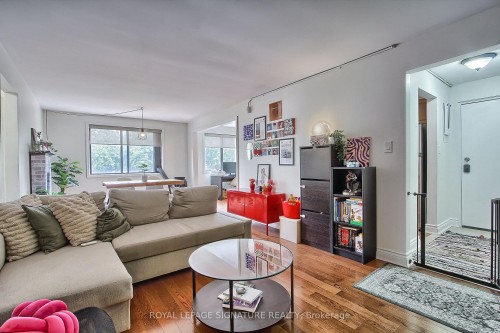 12-136 Scanlon Avenue, Bradford West Gwillimbury, ON - Indoor Photo Showing Living Room
