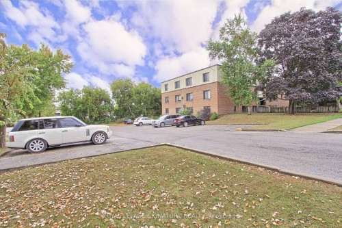 12-136 Scanlon Avenue, Bradford West Gwillimbury, ON - Outdoor