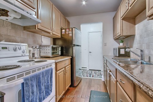 12-136 Scanlon Avenue, Bradford West Gwillimbury, ON - Indoor Photo Showing Kitchen With Double Sink