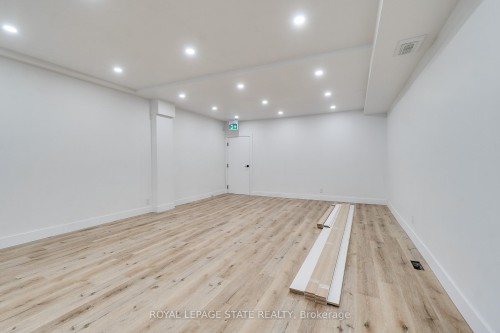 18 Barton Street E, Hamilton, ON 