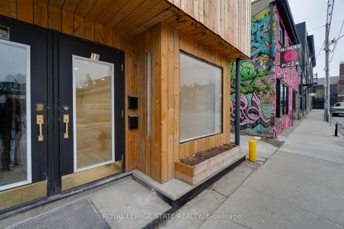 18 Barton Street E, Hamilton, ON 