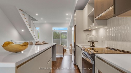 3055 Trailside Drive, Oakville, ON - Indoor Photo Showing Kitchen With Upgraded Kitchen