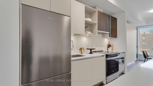 3055 Trailside Drive, Oakville, ON - Indoor Photo Showing Kitchen With Upgraded Kitchen