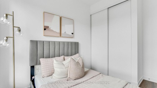 3055 Trailside Drive, Oakville, ON - Indoor Photo Showing Bedroom