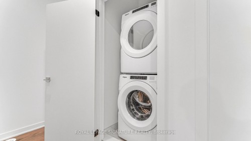 3055 Trailside Drive, Oakville, ON - Indoor Photo Showing Laundry Room