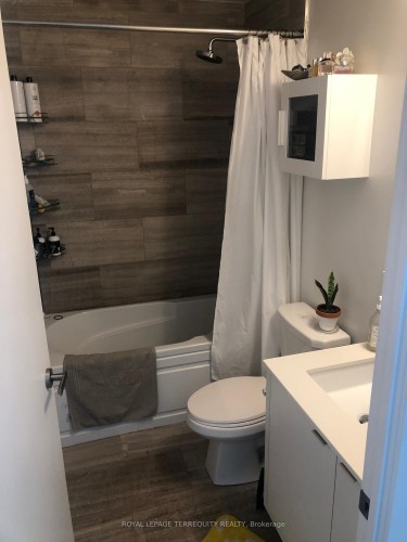 7101-88 Harbour Street, Toronto, ON - Indoor Photo Showing Bathroom