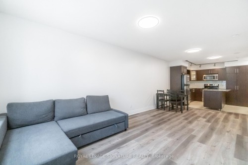 809-60 South Town Centre Boulevard, Markham, ON - Indoor Photo Showing Living Room