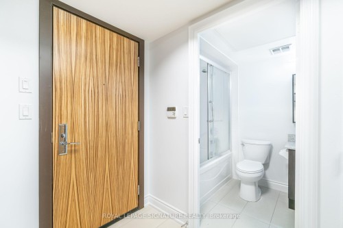 809-60 South Town Centre Boulevard, Markham, ON - Indoor Photo Showing Bathroom