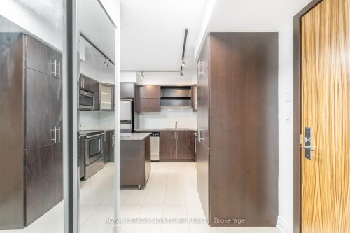 809-60 South Town Centre Boulevard, Markham, ON - Indoor Photo Showing Kitchen
