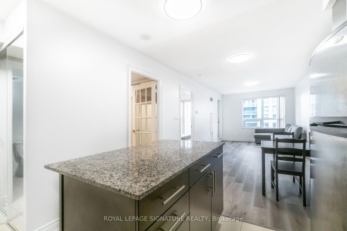 809-60 South Town Centre Boulevard, Markham, ON - Indoor Photo Showing Kitchen