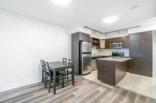 809-60 South Town Centre Boulevard, Markham, ON - Indoor Photo Showing Kitchen