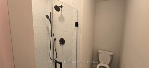 38 Kingbird Common, Cambridge, ON - Indoor Photo Showing Bathroom