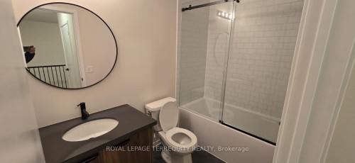 38 Kingbird Common, Cambridge, ON - Indoor Photo Showing Bathroom