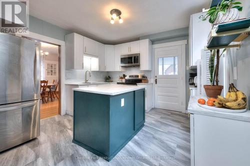 19 Stull Avenue, Guelph (Exhibition Park) - 19 Stull Avenue, Guelph (Exhibition Park), ON - Indoor Photo Showing Kitchen With Upgraded Kitchen