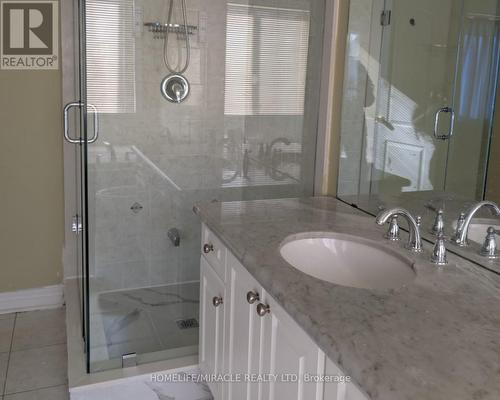 18 Alicewood Grove, Brampton, ON - Indoor Photo Showing Bathroom