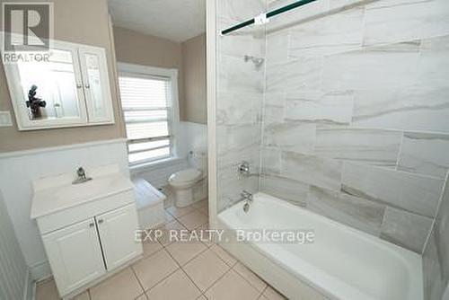 #2 - 56 John Street, Brampton, ON - Indoor Photo Showing Bathroom