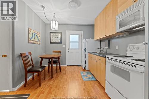 3315 Tecumseh Road East, Windsor, ON - Indoor Photo Showing Kitchen