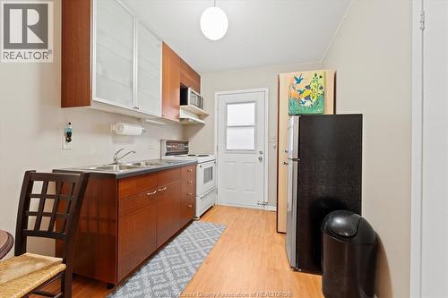 3315 Tecumseh Road East, Windsor, ON - Indoor Photo Showing Kitchen With Double Sink
