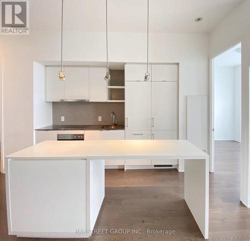 7206 - 88 Harbour Street, Toronto, ON - Indoor Photo Showing Kitchen
