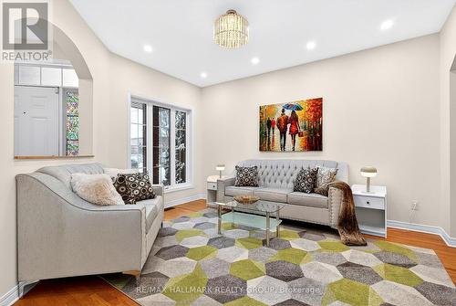 143 Borealis Crescent, Ottawa, ON - Indoor Photo Showing Living Room