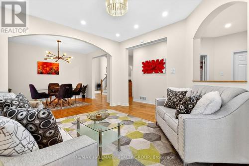 143 Borealis Crescent, Ottawa, ON - Indoor Photo Showing Living Room