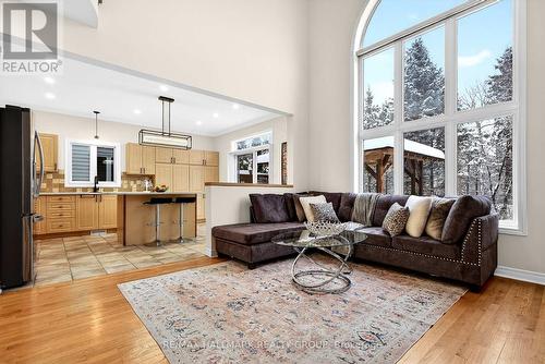143 Borealis Crescent, Ottawa, ON - Indoor Photo Showing Living Room