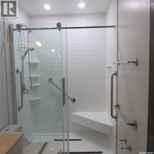 11 Watts Bay, Regina, SK - Indoor Photo Showing Bathroom