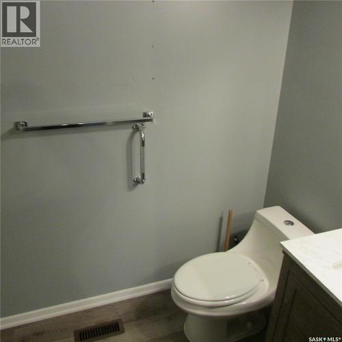 11 Watts Bay, Regina, SK - Indoor Photo Showing Bathroom