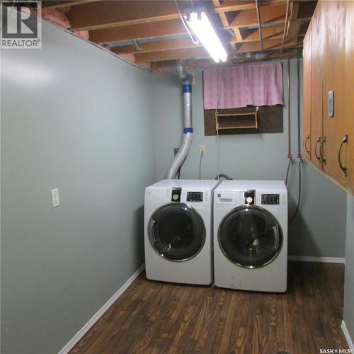 11 Watts Bay, Regina, SK - Indoor Photo Showing Laundry Room