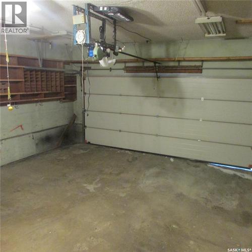 11 Watts Bay, Regina, SK - Indoor Photo Showing Garage