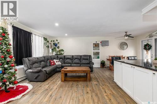 1266 Maybery Crescent, Moose Jaw, SK - Indoor Photo Showing Living Room