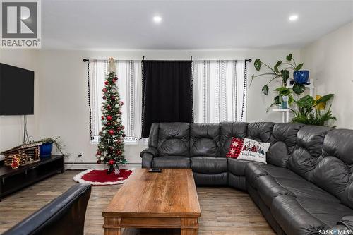 1266 Maybery Crescent, Moose Jaw, SK - Indoor Photo Showing Living Room