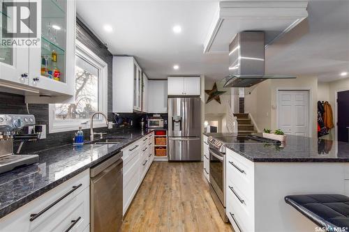 1266 Maybery Crescent, Moose Jaw, SK - Indoor Photo Showing Kitchen With Upgraded Kitchen