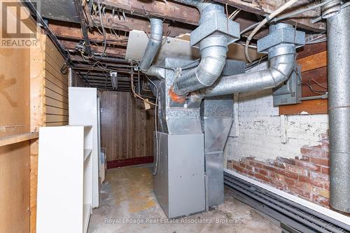 654 Bloor Street W, Toronto, ON 