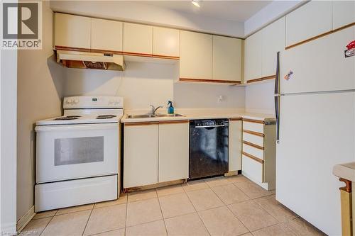 302 College Avenue W Unit# 112, Guelph, ON - Indoor Photo Showing Kitchen With Double Sink