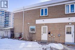7 TOWNHOUSE CRESCENT  Brampton, ON L6W 3C5