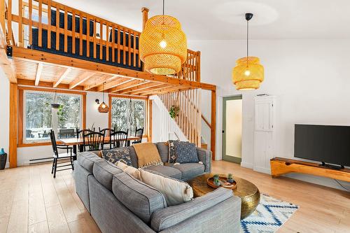 Living room - 10 Ch. Lily-Butters, Eastman, QC - Indoor Photo Showing Living Room