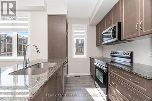 113 - 10 Birmingham Drive, Cambridge, ON - Indoor Photo Showing Kitchen With Double Sink With Upgraded Kitchen