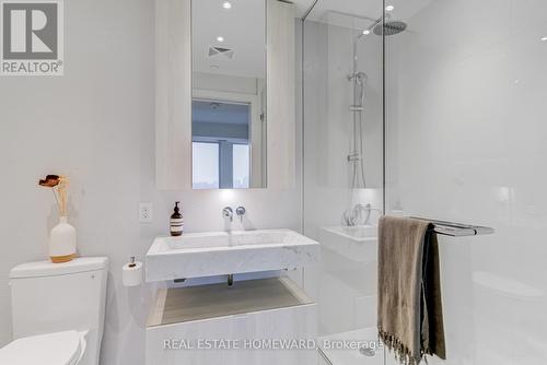 Hotel Inspired En-suite Bathroom - 1403 - 11 Yorkville Avenue, Toronto, ON - Indoor Photo Showing Bathroom