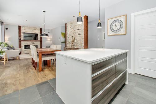 Cuisine - 73 Ch. Des Malards, Sainte-Anne-Des-Lacs, QC - Indoor Photo Showing Kitchen With Upgraded Kitchen