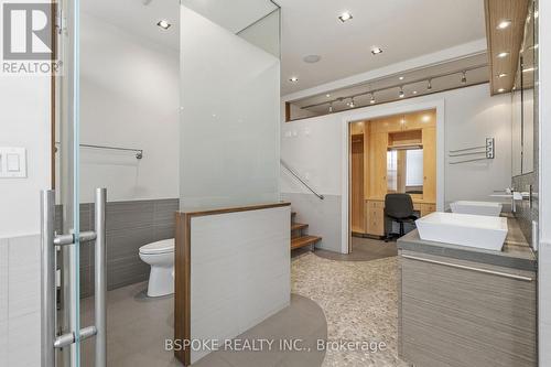 Main - 90 Madison Avenue, Toronto, ON - Indoor Photo Showing Bathroom