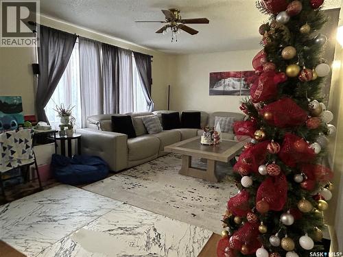 629 George Street, Estevan, SK - Indoor Photo Showing Living Room