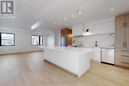 Upper - 168 Pearson Avenue, Toronto, ON - Indoor Photo Showing Kitchen