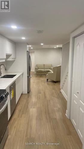 5560 Ethan Drive, Mississauga, ON - Indoor Photo Showing Kitchen