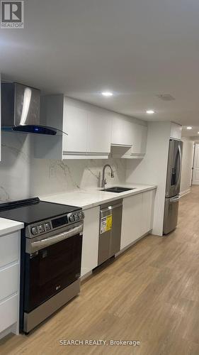 5560 Ethan Drive, Mississauga, ON - Indoor Photo Showing Kitchen