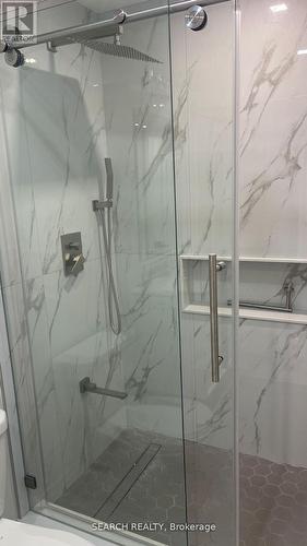 5560 Ethan Drive, Mississauga, ON - Indoor Photo Showing Bathroom