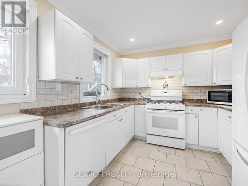 41 Hamilton Drive, Newmarket, ON - Indoor Photo Showing Kitchen With Double Sink