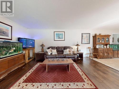 12151 Tenth Line, Whitchurch-Stouffville, ON - Indoor Photo Showing Living Room