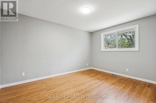 16 Green Meadow Way, Hamilton, ON - Indoor Photo Showing Other Room