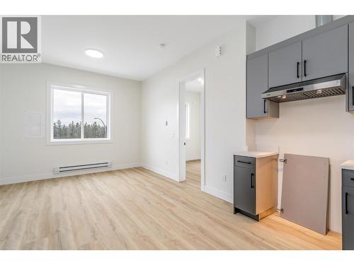 1136 Hume Avenue, Kelowna, BC - Indoor Photo Showing Other Room